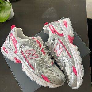 NIB New Balance 530 Sneakers in Gray and Pink
